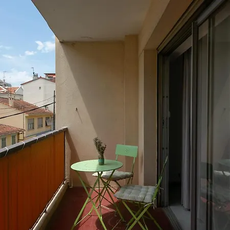 Large Studio With Balcony In Cannes
