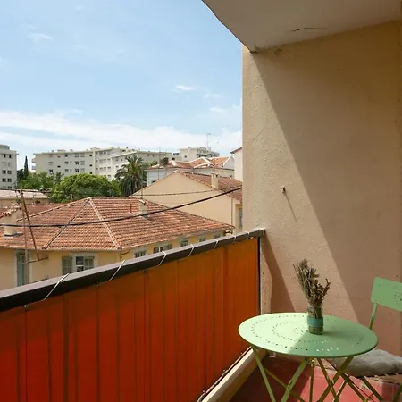 Large Studio With Balcony In Appartamento Cannes