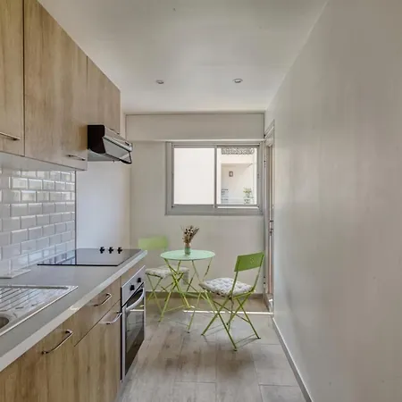 Large Studio With Balcony In