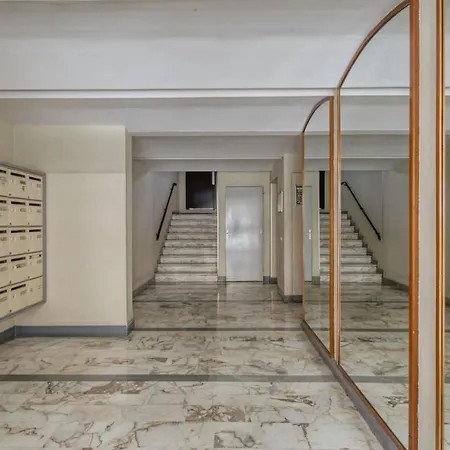 Large Studio With Balcony In Appartamento Cannes
