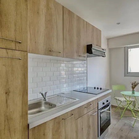 Large Studio With Balcony In Cannes